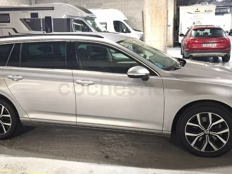 Usado VW Passat Executive 122 CV (89 kW) 2020 Gris / plata Familiar