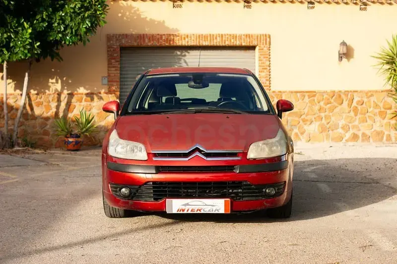 Usado Citroën C4 110 CV (80 kW) 2006 Granate Berlina