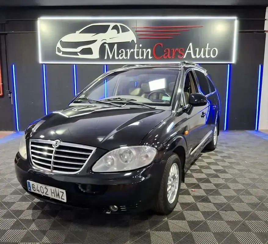 Usado SsangYong Rodius Limited 165 CV (121 kW) 2012 Negro Monovolumen
