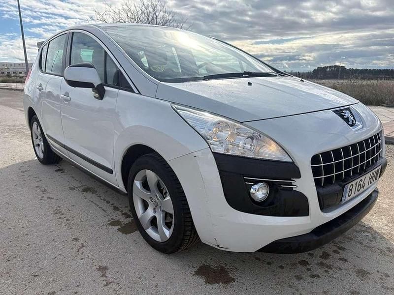 Usado Peugeot 3008 Active 111 CV (81 kW) 2012 Blanco Familiar