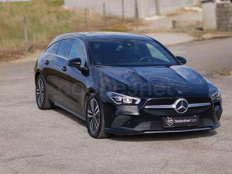 Usado Mercedes CLA200 Shooting Brake 150 CV (110 kW) 2022 Negro Familiar