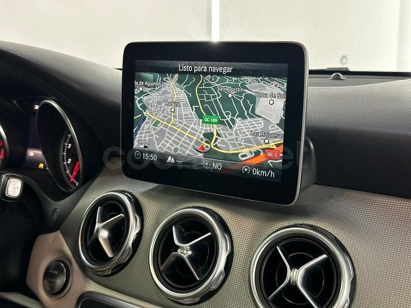 Usado Mercedes GLA180 122 CV (89 kW) 2019 Rojo SUV