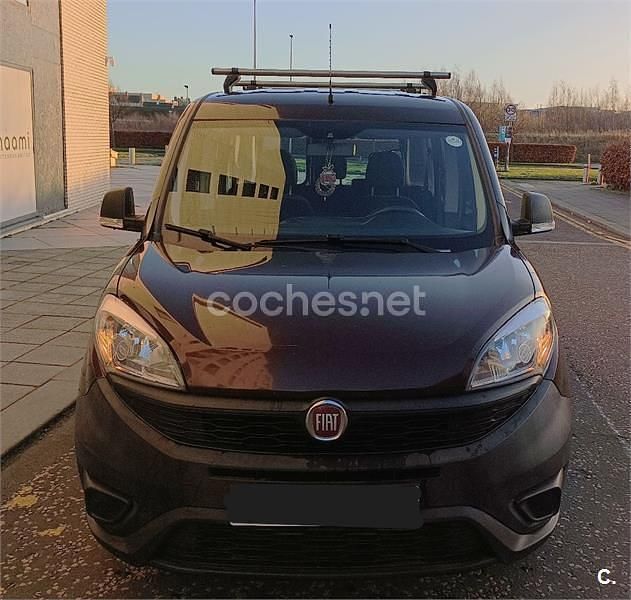 Usado Fiat Doblò Active 90 CV (66 kW) 2015 Granate Monovolumen