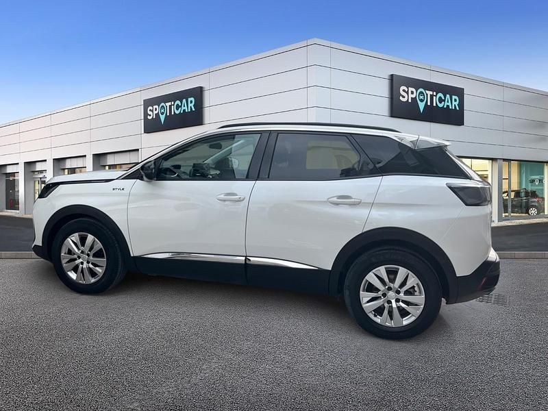 Usado Peugeot 3008 Active 130 CV (95 kW) 2021 Blanco SUV