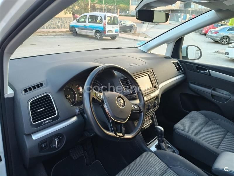 Blanco Usado 2021 VW Sharan Advance Monovolumen | 33.000 € (Precio justo) - Imagen 1/4