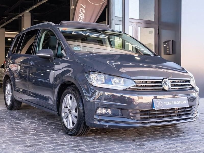 Usado VW Touran Advance 150 CV (110 kW) 2021 Gris / plata Monovolumen