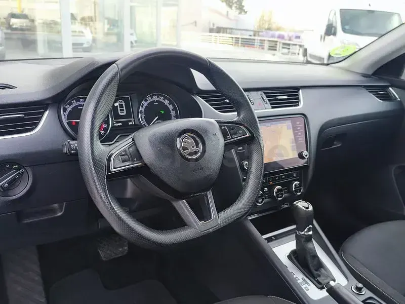 Usado Skoda Octavia Style 150 CV (110 kW) 2018 Blanco Berlina