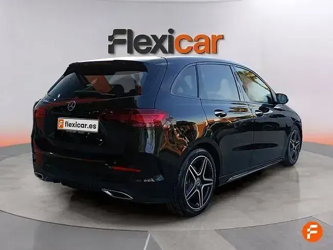Usado Mercedes B200 150 CV (110 kW) 2024 Negro Utilitario