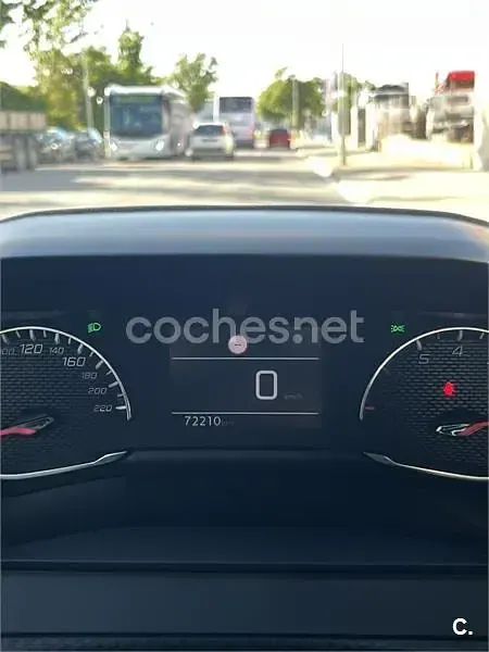 Usado Peugeot 208 Style 100 CV (73 kW) 2021 Gris / plata Utilitario