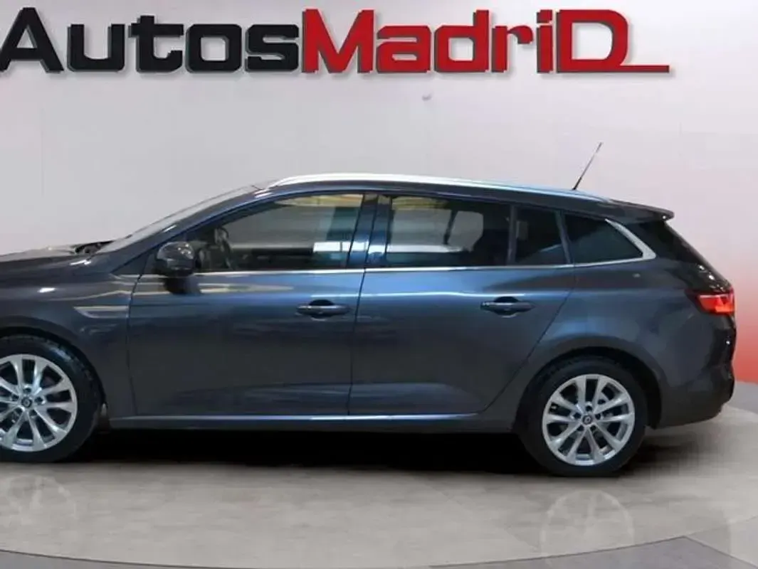 Usado Renault Mégane GrandTour Zen 140 CV (102 kW) 2019 Gris Familiar