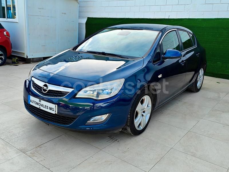 Usado Opel Astra Selective 95 CV (69 kW) 2012 Azul Berlina