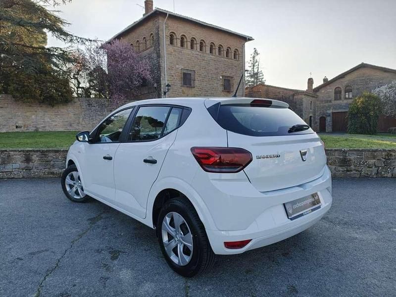Usado Dacia Sandero Essentiel 67 CV (49 kW) 2021 Blanco Utilitario