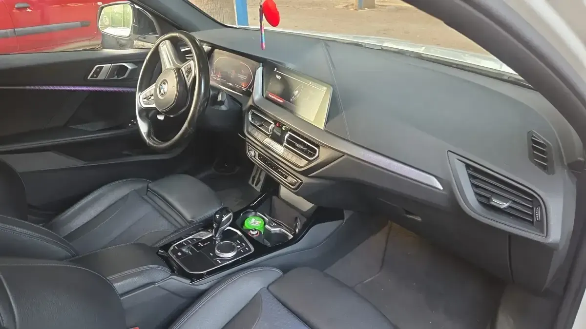 Usado BMW 118 M Sport 150 CV (110 kW) 2020 Blanco Utilitario