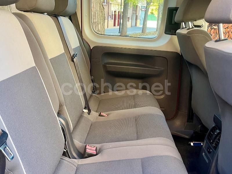 Usado VW Caddy Comfortline 102 CV (75 kW) 2011 Granate Monovolumen