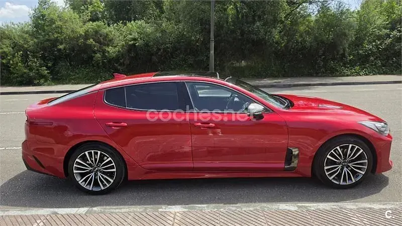 Usado Kia Stinger GT-Line 200 CV (147 kW) 2018 Rojo Utilitario