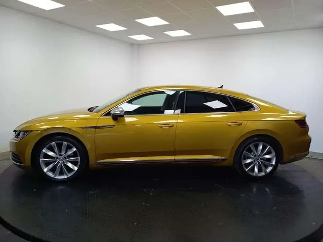 Usado VW Arteon Elegance 150 CV (110 kW) 2020 Amarillo Coupe
