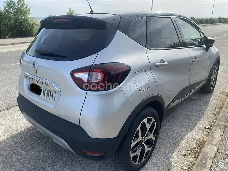 Usado Renault Captur Zen 130 CV (95 kW) 2019 Gris / plata SUV