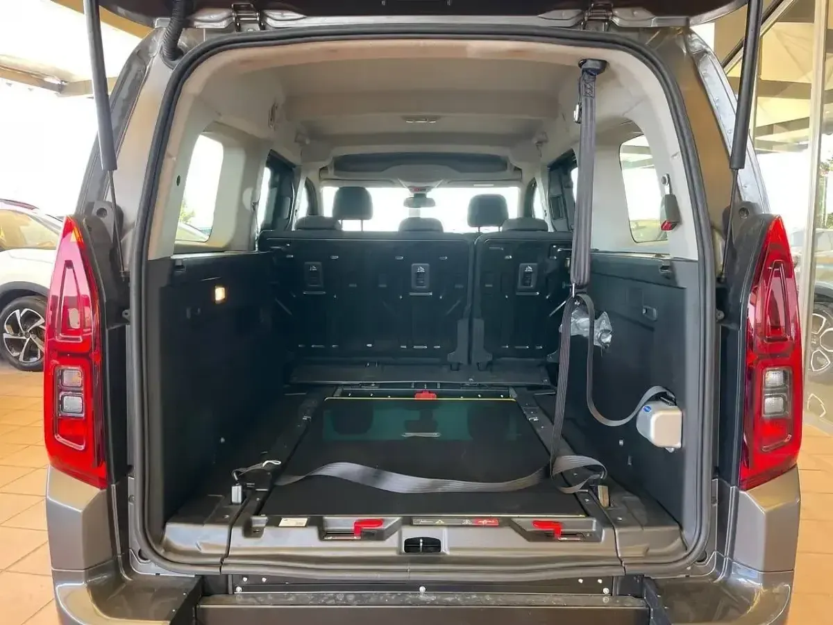 Usado Opel Combo Edition 102 CV (75 kW) 2022 Gris Monovolumen