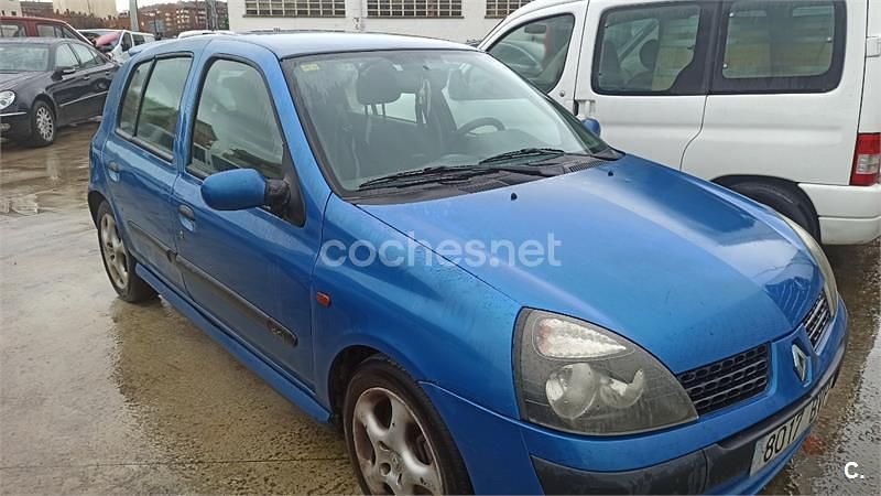 Usado Renault Clio II Dynamique 65 CV (47 kW) 2002 Azul Berlina