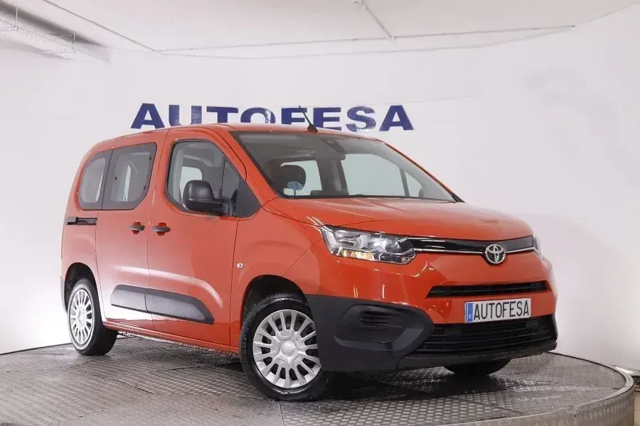 Usado Toyota Proace Verso City 130 CV (95 kW) 2023 Rojo Familiar