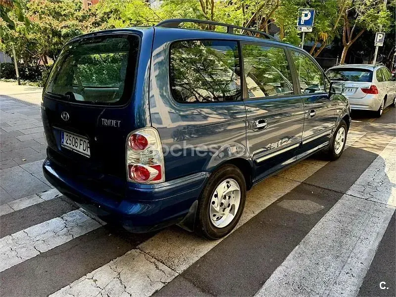 Usado Hyundai Trajet GLS 141 CV (103 kW) 2006 Azul Monovolumen
