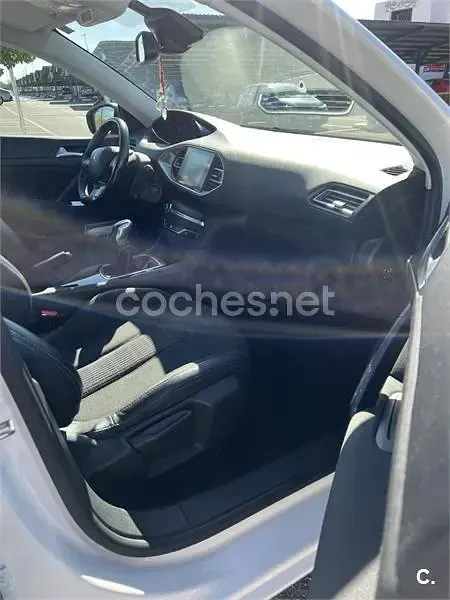 Usado Peugeot 308 Access 100 CV (73 kW) 2017 Blanco Berlina