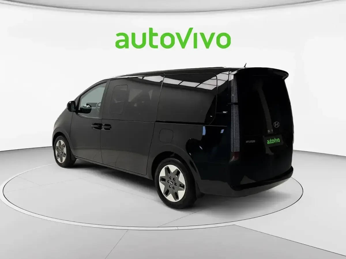 Usado Hyundai Staria 225 CV (165 kW) 2025 Negro Monovolumen