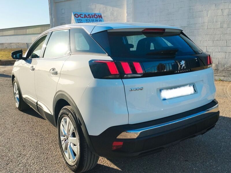 Usado Peugeot 3008 Allure 130 CV (95 kW) 2021 Blanco SUV