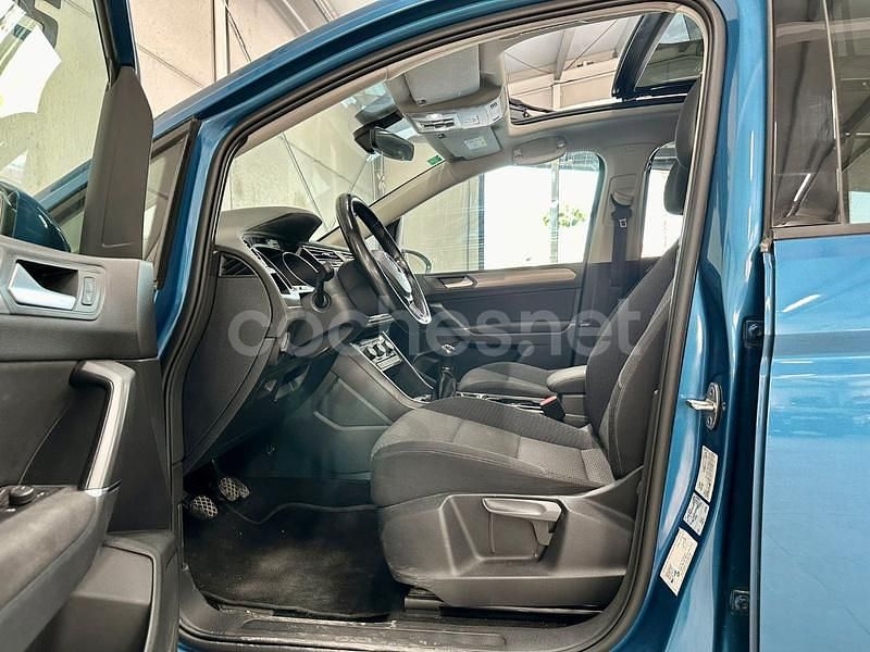 Usado VW Touran Business 115 CV (84 kW) 2019 Azul Monovolumen