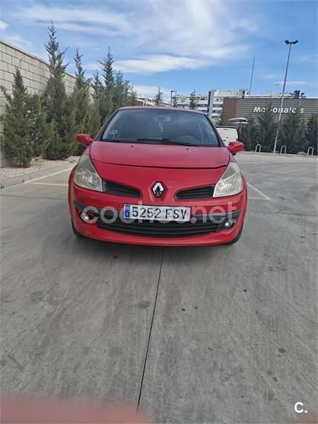 Usado Renault Clio II Exception 105 CV (77 kW) 2007 Rojo Berlina