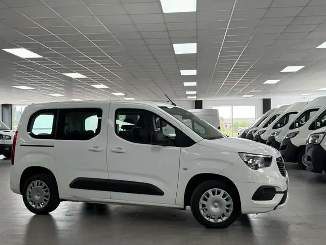 Usado Opel Combo Life Edition+ 102 CV (75 kW) 2021 Blanco Monovolumen