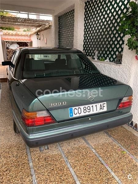 Usado Mercedes E300 136 CV (100 kW) 1993 Verde Berlina