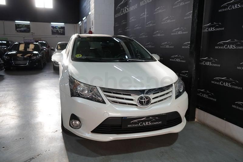 Usado Toyota Avensis Executive 150 CV (110 kW) 2014 Blanco Familiar