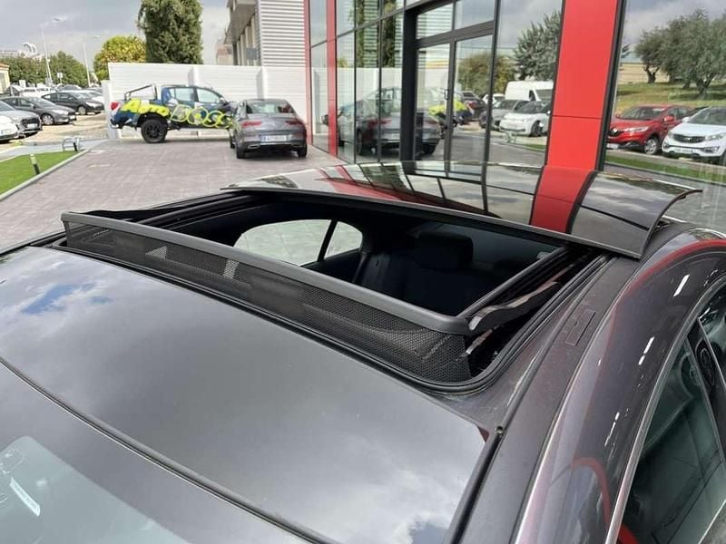 Usado Mercedes CLA180 136 CV (100 kW) 2021 Gris / plata Berlina