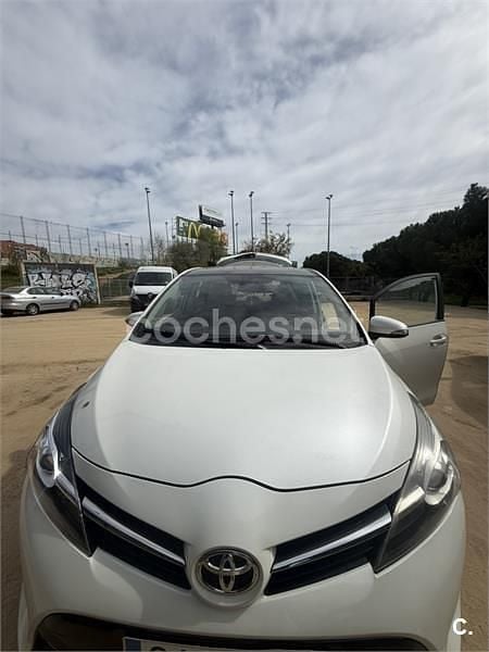 Käytetty Toyota Verso Comfort 124 HP (91 kW) 2013 Valkoinen Tila-auto