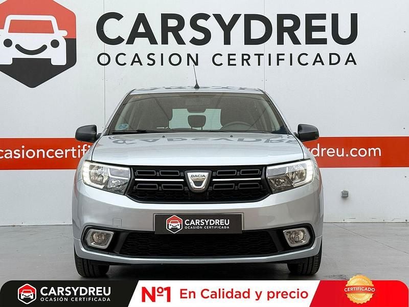 Usado Dacia Sandero Essentiel 73 CV (53 kW) 2020 Gris / plata Berlina