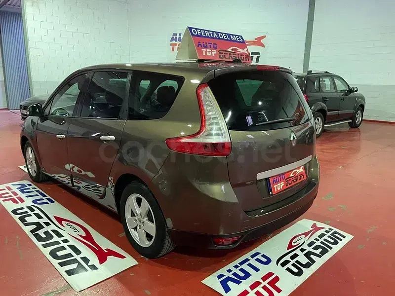 Usado Renault Grand Scénic Dynamique 130 CV (95 kW) 2011 Marrón Monovolumen