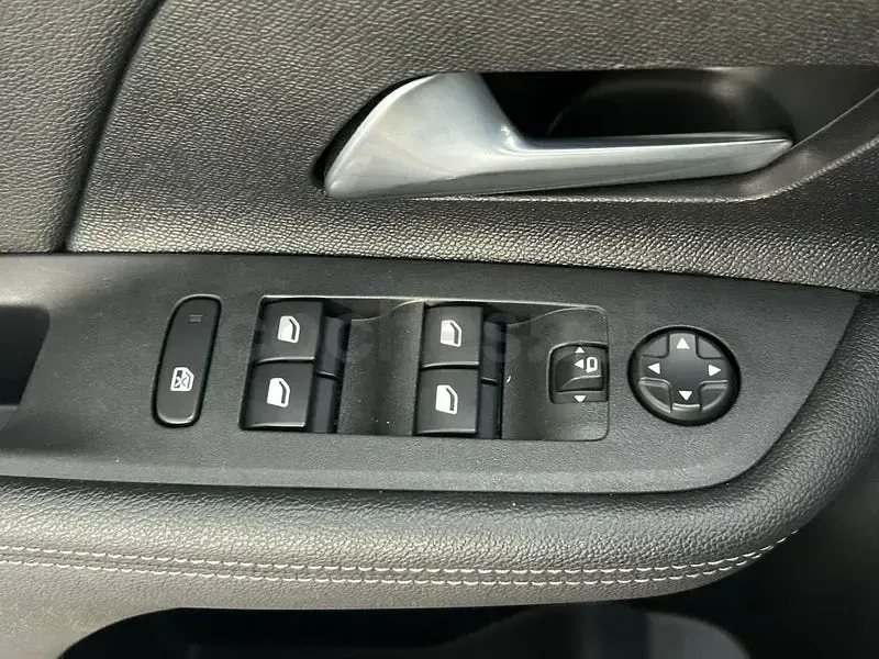 Usado Citroën C5 Aircross Shine 225 CV (165 kW) 2023 Gris / plata SUV