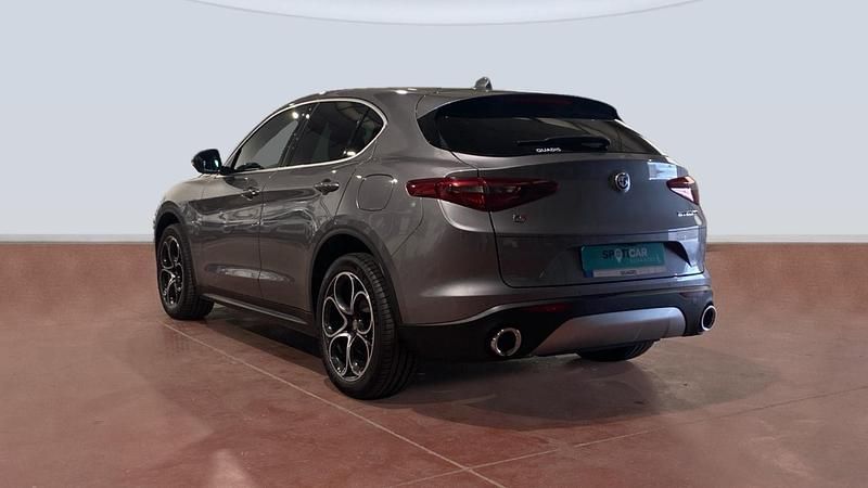 Usado Alfa Romeo Stelvio Executive 280 CV (205 kW) 2019 Gris SUV
