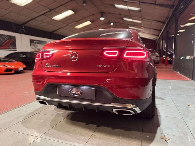 Usado Mercedes GLC300 245 CV (180 kW) 2021 Burdeos Coupe