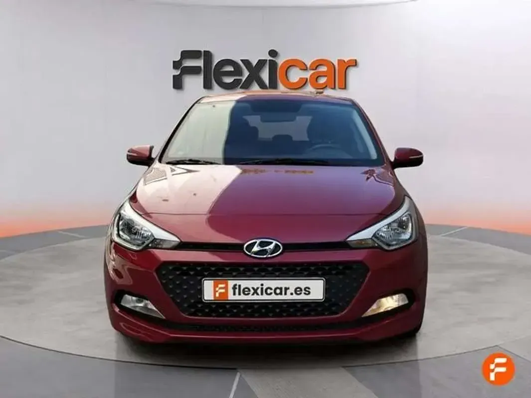 Usado Hyundai i20 100 CV (73 kW) 2017 Rojo Utilitario