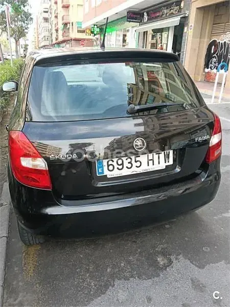 Usado Skoda Fabia 69 CV (50 kW) 2013 Negro Berlina