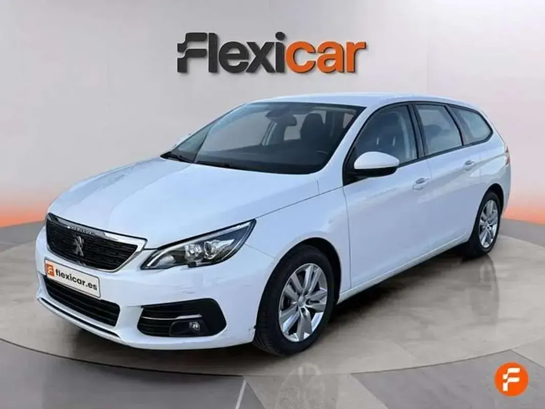 Usado Peugeot 308 SW Active 131 CV (96 kW) 2021 Blanco Familiar