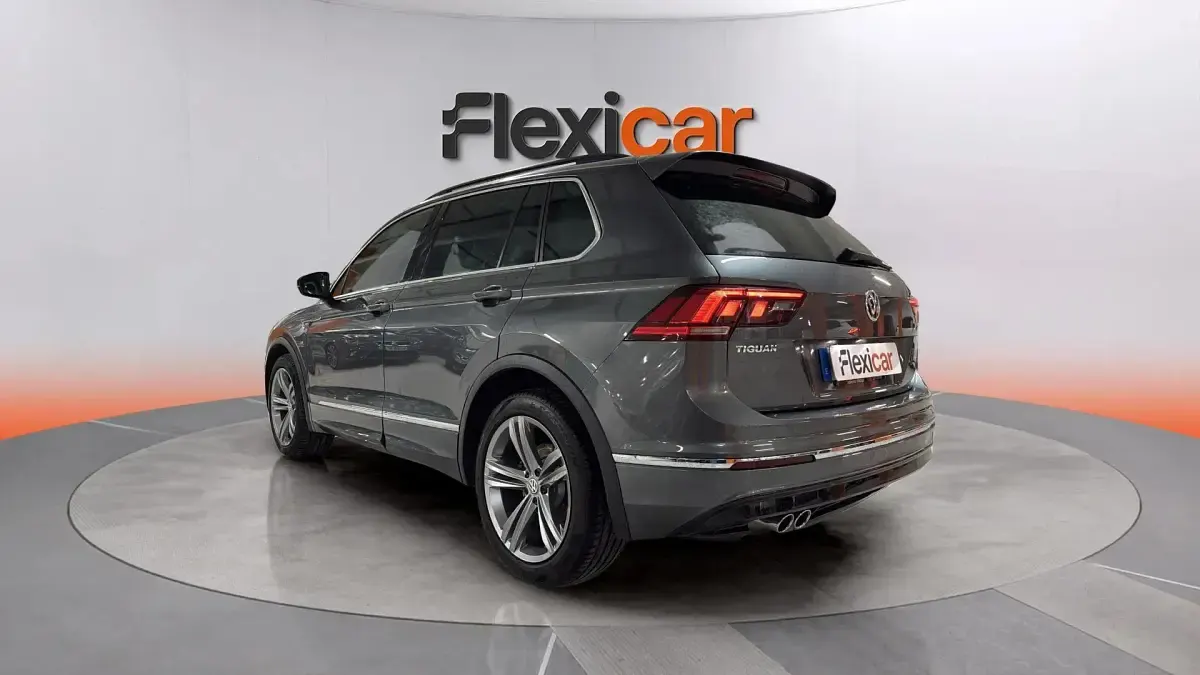 Usado VW Tiguan R-line 150 CV (110 kW) 2021 Gris SUV