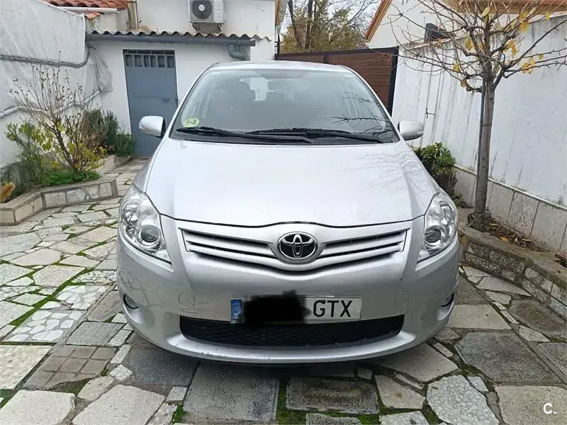 Usado Toyota Auris Active 126 CV (92 kW) 2010 Gris / plata Utilitario