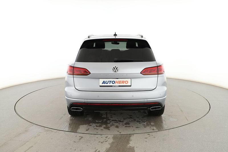 Usado VW Touareg R-line 286 CV (210 kW) 2019 Gris SUV