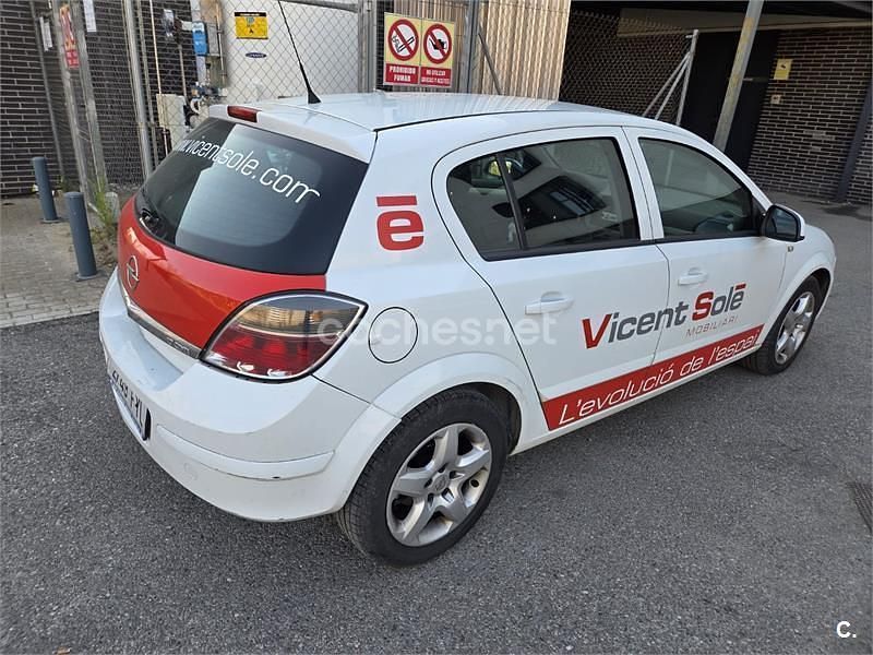 Usado Opel Astra Enjoy 100 CV (73 kW) 2007 Blanco Berlina