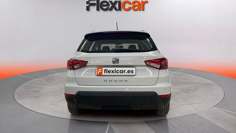 Usado Seat Arona Ecomotive 95 CV (69 kW) 2018 Blanco SUV