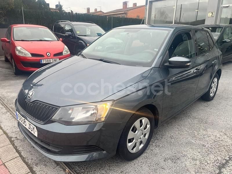 Gris / plata Usado 2015 Skoda Fabia Active Berlina | 6990 € (Precio justo) - Imagen 1/4