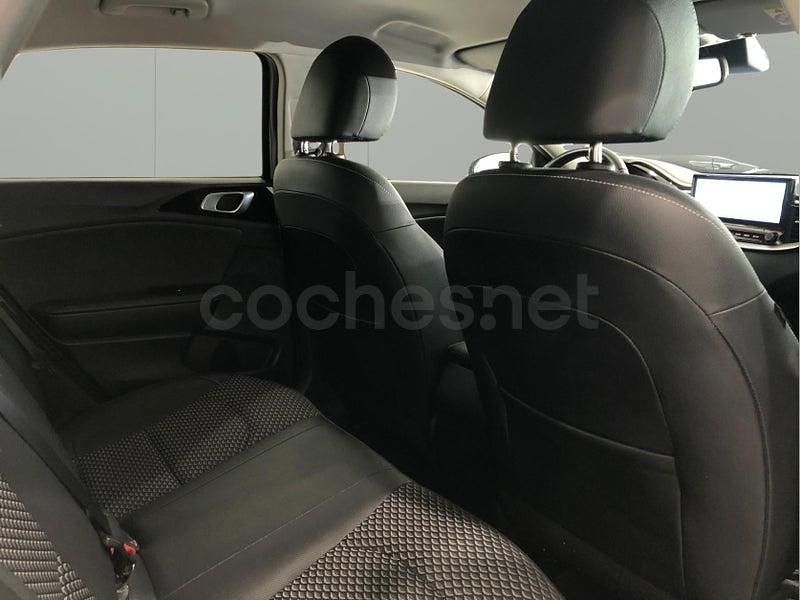Usado Kia Ceed 100 CV (73 kW) 2021 Blanco Utilitario
